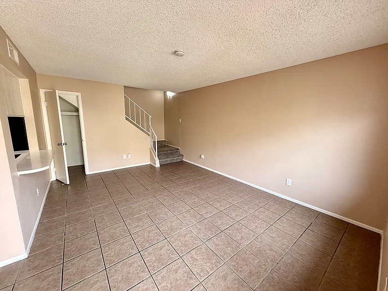 5847 N 48th Dr — Photo 6