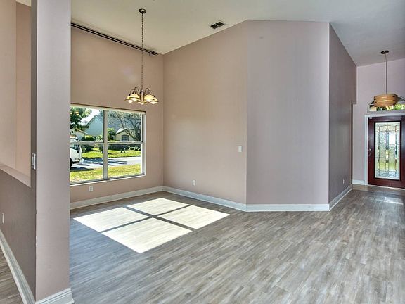 4th image of 691 Melville Ct