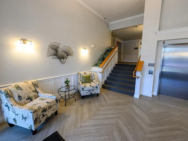 320 Middlesex Ave #B403 — Photo 13