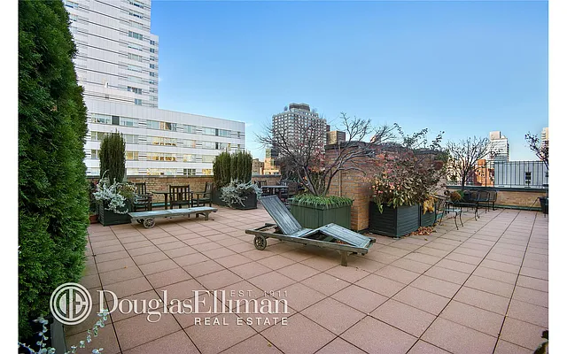 Sold by Douglas Elliman | media 24