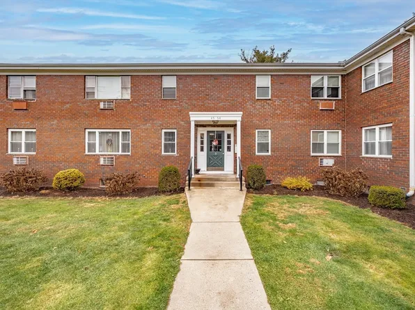 50 Regency Park Dr #50, Agawam, MA 01001
