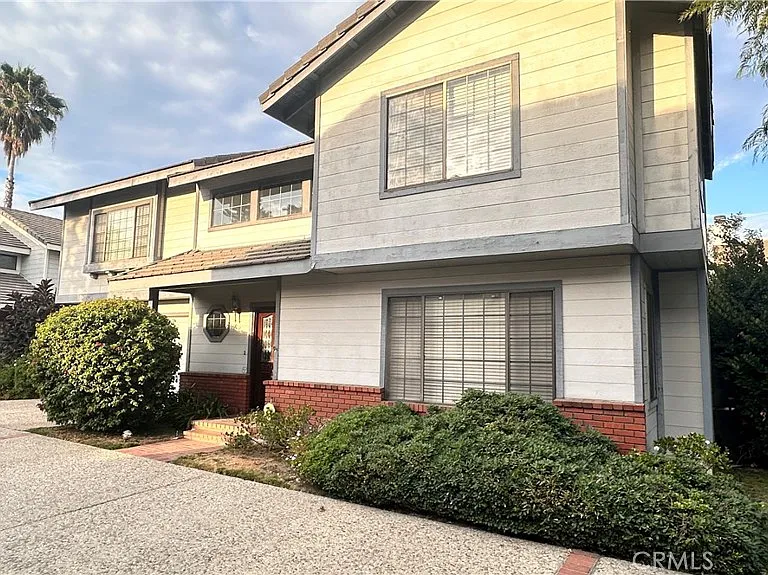333 Genoa St — Photo 1