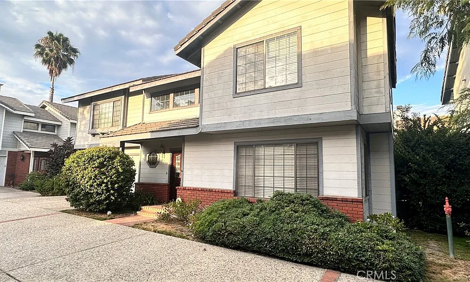 333 Genoa St