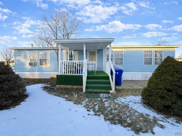 455 Chestnut Dr, Lockport, NY 14094