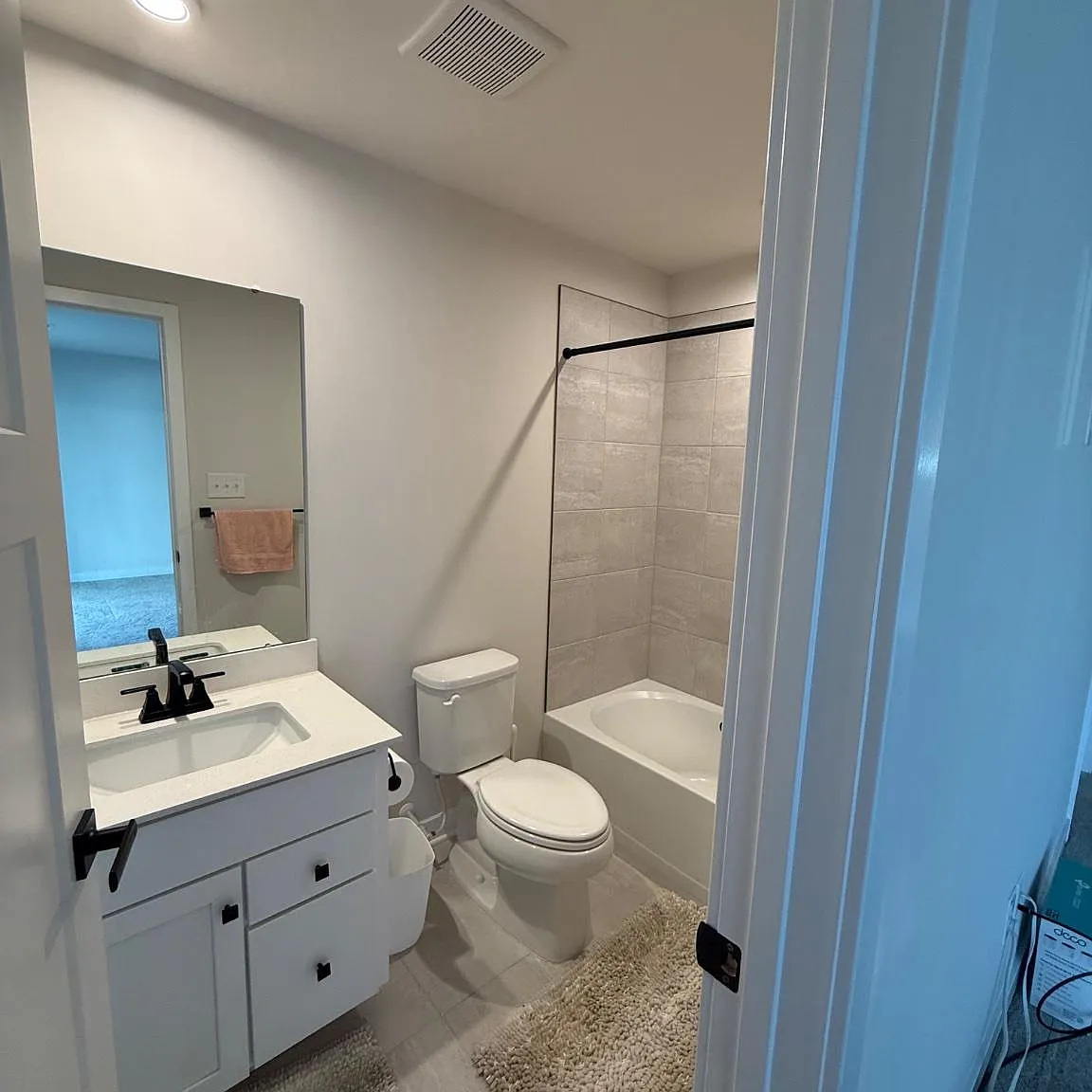 3 bed, 3.5 bath, 2320 sqft, $4,000 — Photo 4