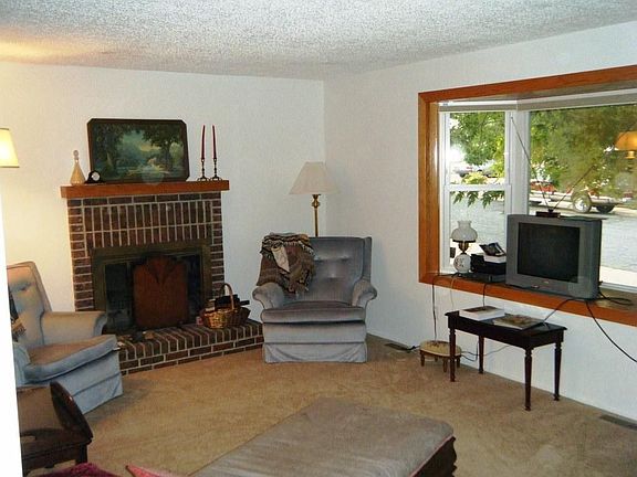 Living Rm & Fire Place
