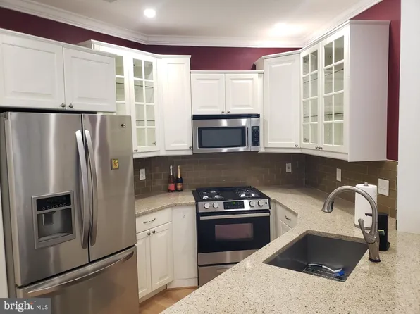 14314 Climbing Rose Way APT 101, Centreville, VA 20121