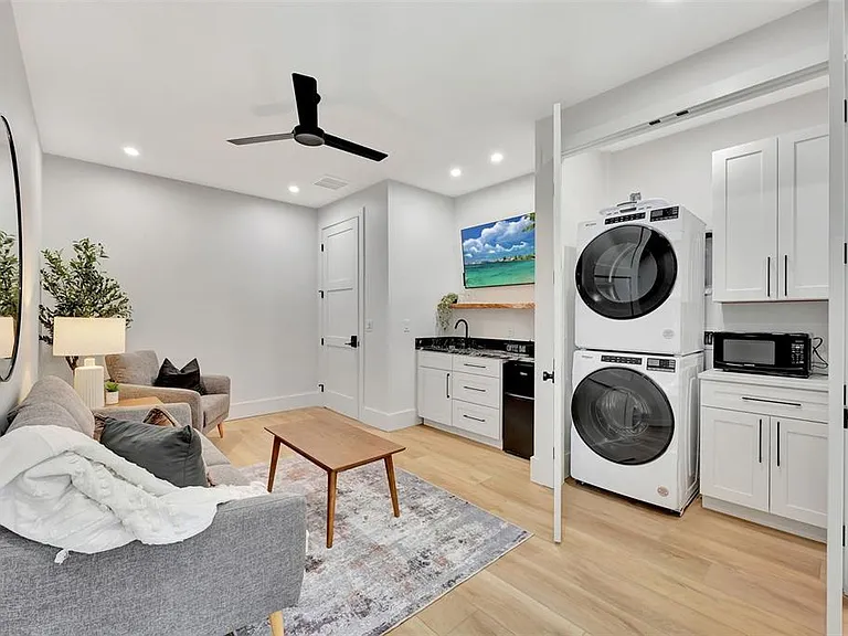 331 Albert St — Photo 26