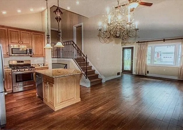 3 bed, 1366 sqft, $4,250 — Photo 3