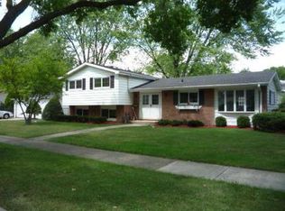916 W Alexandria St, Arlington Heights, IL 60004