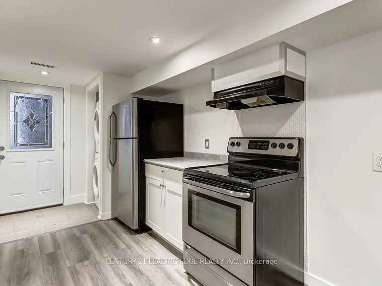 104 Leslie St #LOWER — Photo 7