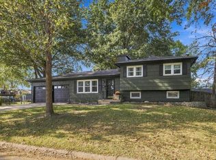7402 Edgewood Blvd, Shawnee, KS 66203
