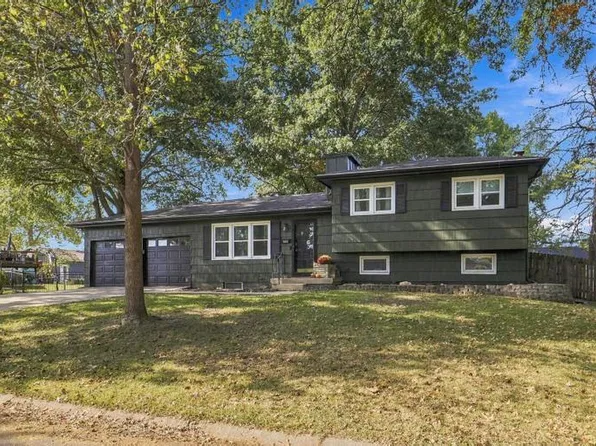 7402 Edgewood Blvd, Shawnee, KS 66203