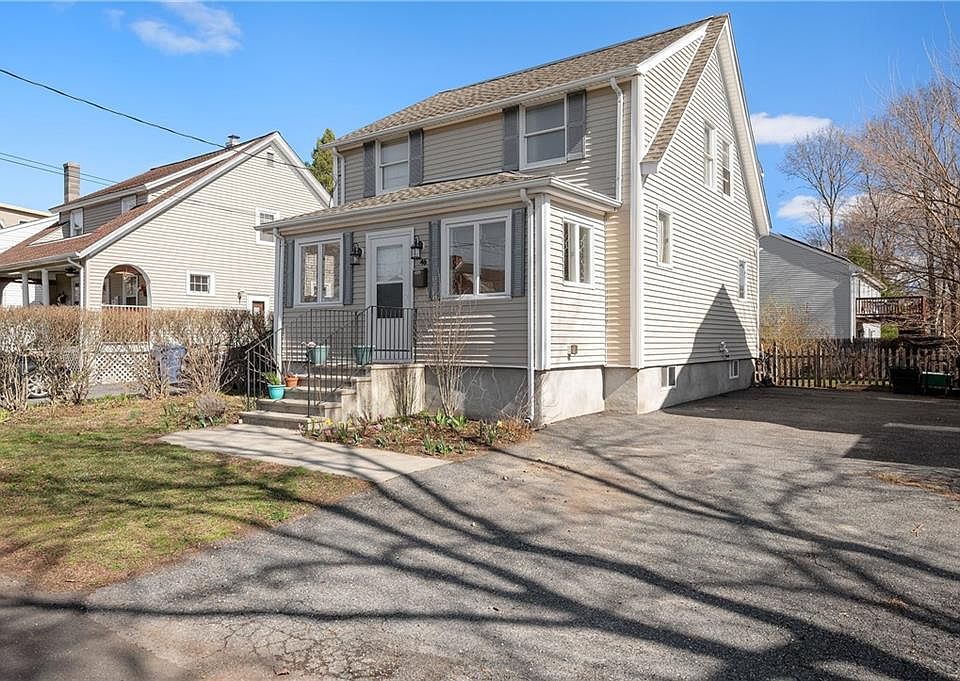 1st image of 46 Dunbar Ave E