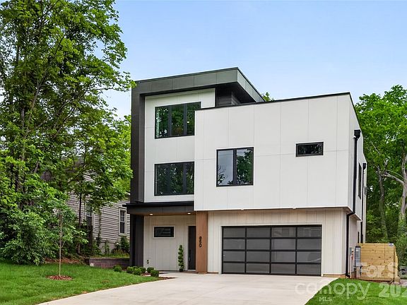 2nd image of 850 Belmont Ave