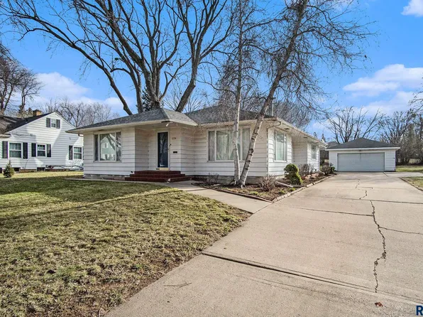 1224 S Holly Dr, Sioux Falls, SD 57105