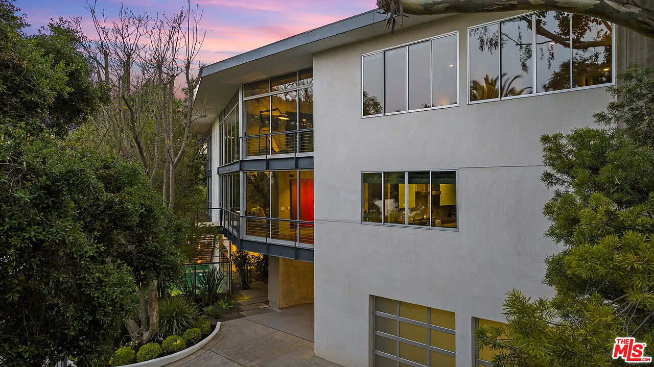 5 bed, 5.5 bath, 5455 sqft, $19,250 — Photo 1