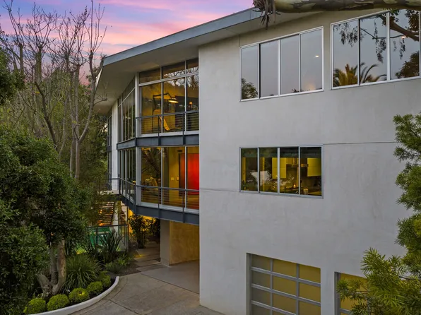 2207 Bowmont Dr, Beverly Hills, CA 90210
