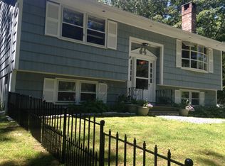 16 Hutchinson Dr, Boothbay Harbor, ME 04538