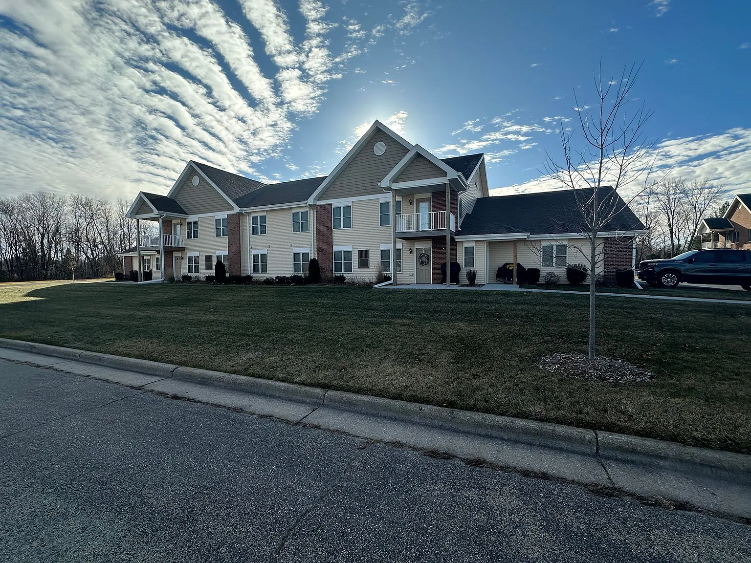 575 Sunset Dr. — Photo 1