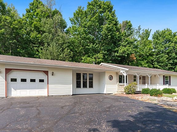 2nd image of 820 W Dogwood Dr