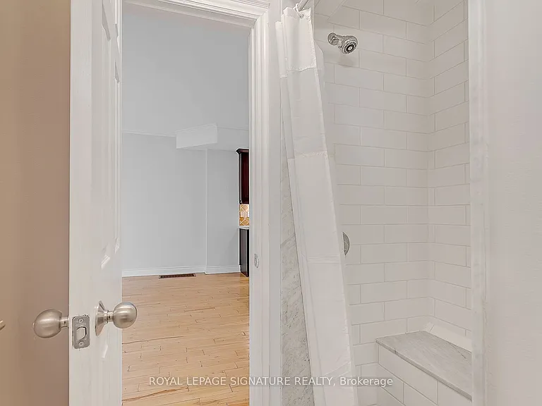 1019A College St — Photo 26