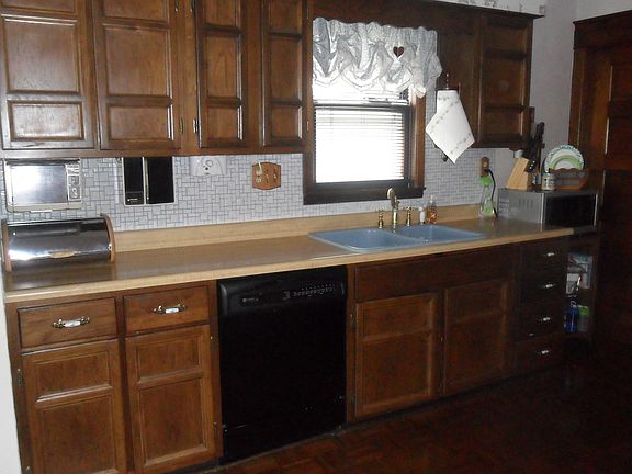 3rd image of 327 Baker St