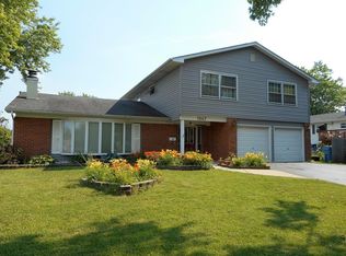 1047 Parkview Dr, Hanover Park, IL 60133