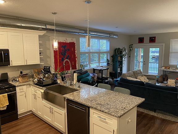 3rd image of 2713 30th Ave S #2