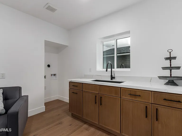 8401 E San Miguel Ave — Photo 18