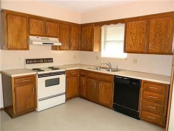 5th image of 7431 NW 82nd St