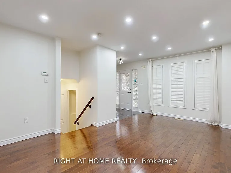 5160 Ravine Cres — Photo 32