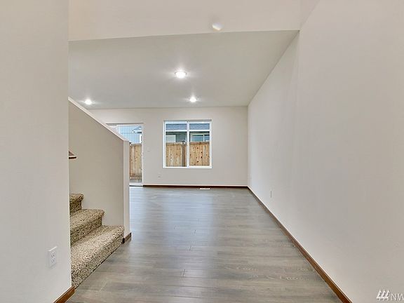 4th image of 215 106th St S