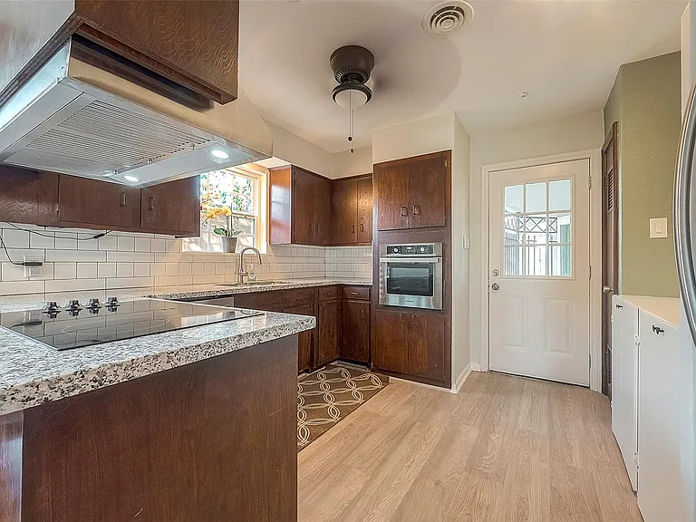 7810 Locke Ln — Photo 11