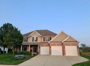 585 Iris Ct, Crystal Lake, IL 60014