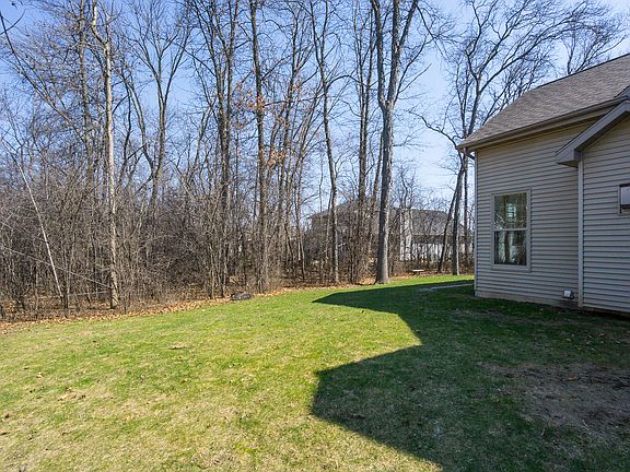 Yard Ideal for Entertaining