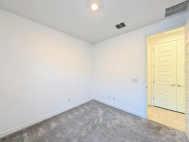 9509 W Sells Dr — Photo 28