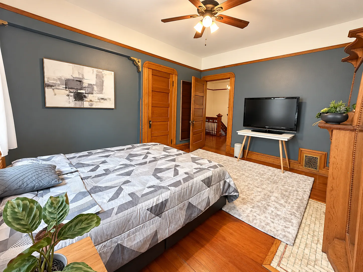 8 bed, 4321 sqft, $1,175 — Photo 4