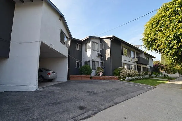 Stanley Gardens Apts - Spacious, Bright and Beatiful One Bedroom! CALL NOW! — Photo 6