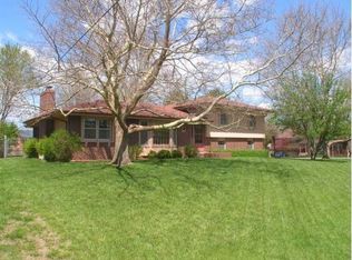 2545 SE Bennett Dr, Topeka, KS 66605