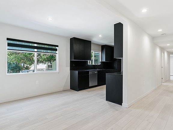 3rd image of 1831 Colby Ave #1A