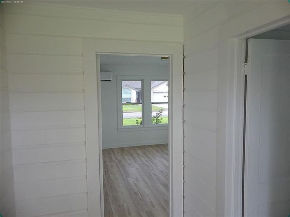 5th image of 114 Hollaway Ave #2