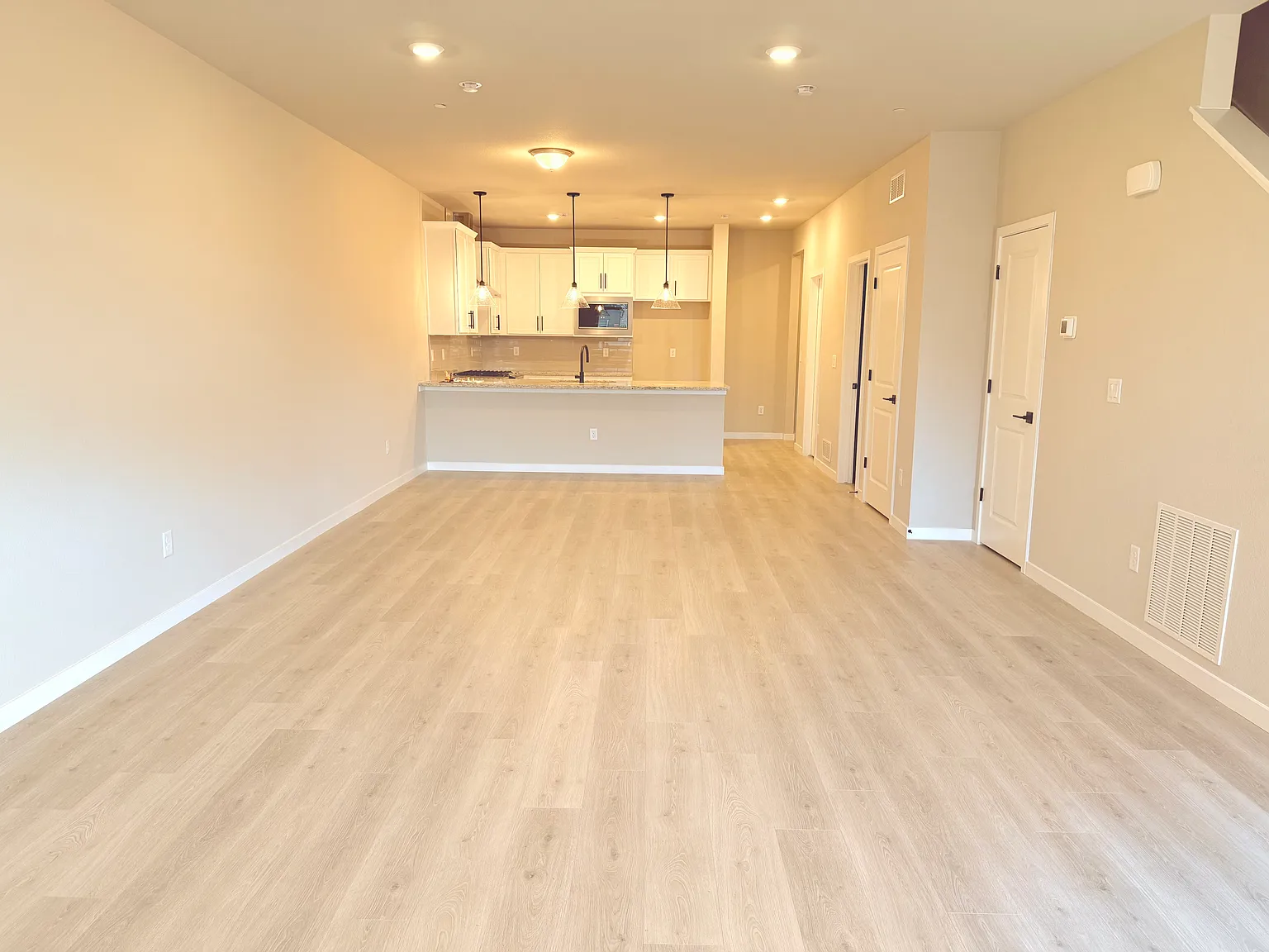 3 bed, 2031 sqft, $2,749 — Photo 3