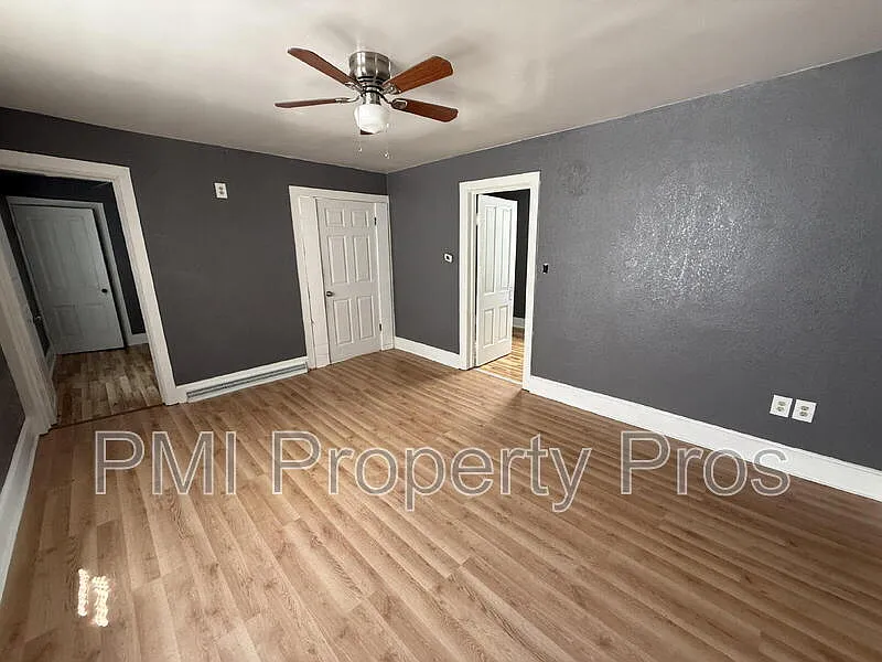 2 bed, 1.0 bath, 934 sqft, $1,450 — Photo 3