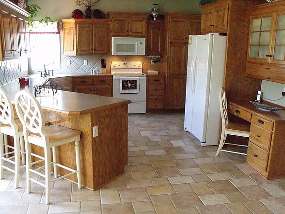 Kitchen, Pantry, Built-in Desk, tile