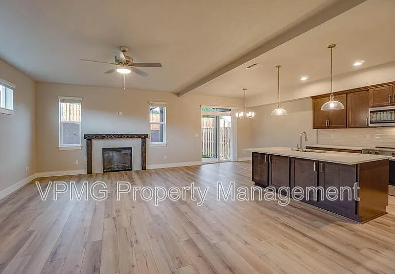 313 E Caribou Ct — Photo 4
