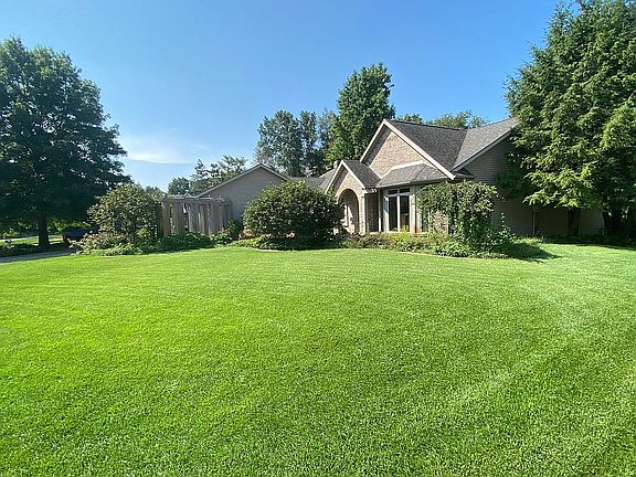 3rd image of 51827 Pebble Brooke Dr