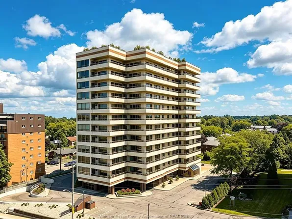 5151 Riverside Dr E #304, Windsor, ON N8S 4R5