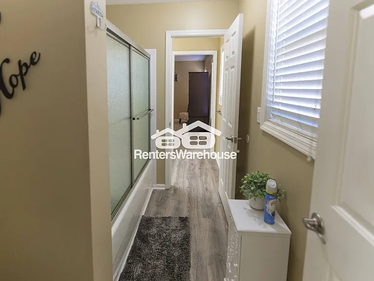 1900 Enfield Ct — Photo 42