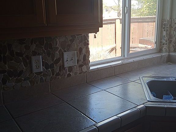 Kitchen counter backsplash 